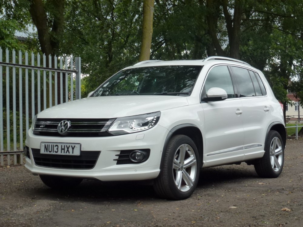 Volkswagen Tiguan 2.0 TDI BlueMotion Tech R-Line SUV 5dr Diesel Manual 4WD Euro 5 (s/s) (140 ps)