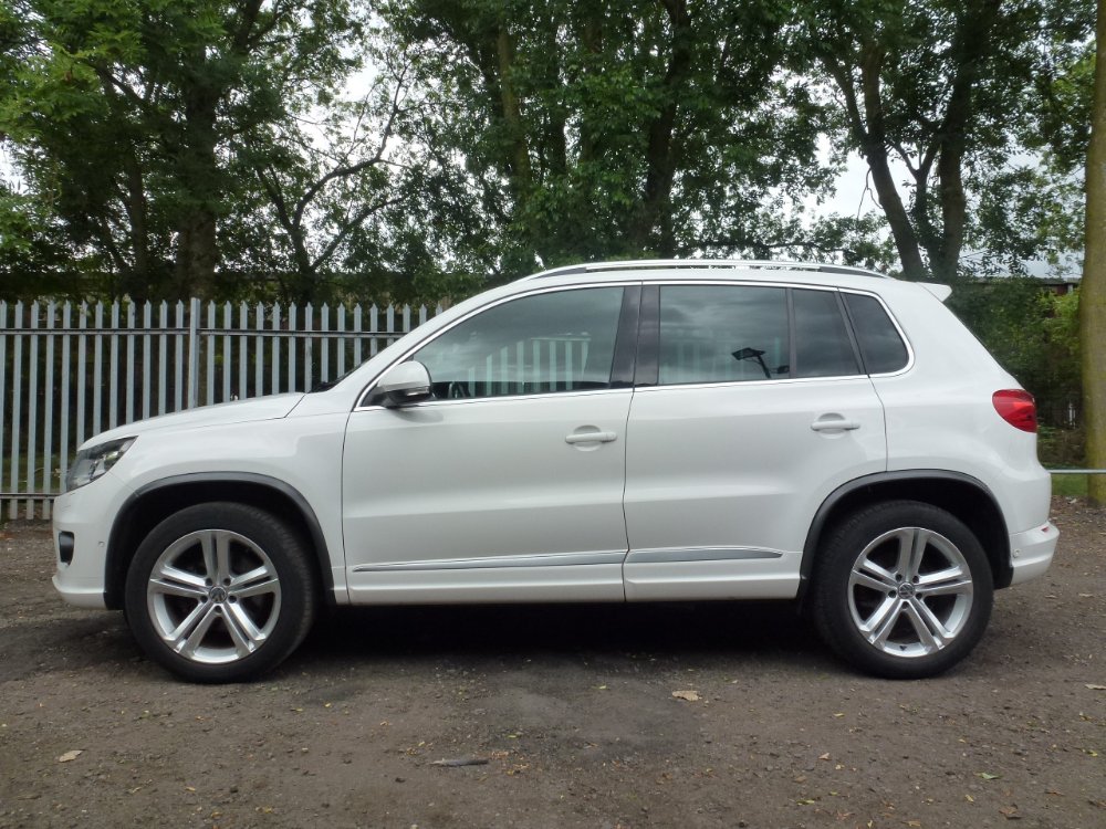Volkswagen Tiguan 2.0 TDI BlueMotion Tech R-Line SUV 5dr Diesel Manual 4WD Euro 5 (s/s) (140 ps) - Image 7
