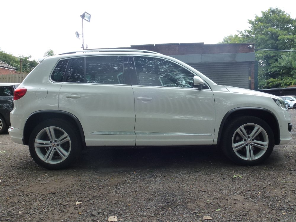 Volkswagen Tiguan 2.0 TDI BlueMotion Tech R-Line SUV 5dr Diesel Manual 4WD Euro 5 (s/s) (140 ps) - Image 8