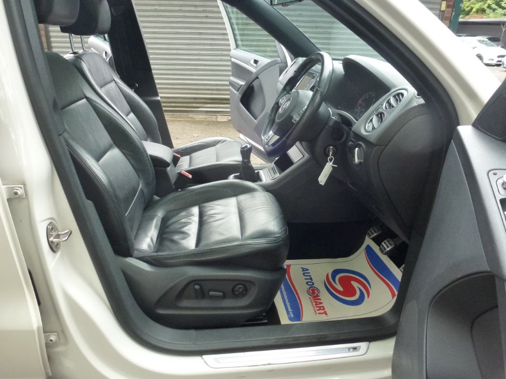 Volkswagen Tiguan 2.0 TDI BlueMotion Tech R-Line SUV 5dr Diesel Manual 4WD Euro 5 (s/s) (140 ps) - Image 9