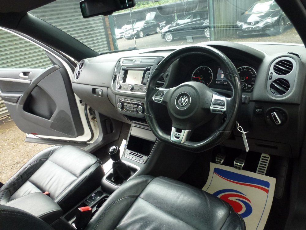 Volkswagen Tiguan 2.0 TDI BlueMotion Tech R-Line SUV 5dr Diesel Manual 4WD Euro 5 (s/s) (140 ps) - Image 18