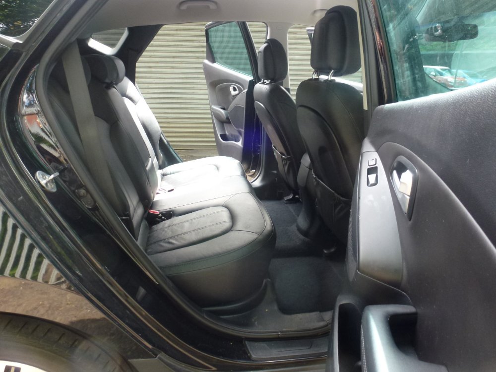 Hyundai ix35 2.0 CRDi Premium SUV 5dr Diesel Auto 4WD Euro 5 (134 bhp) - Image 10