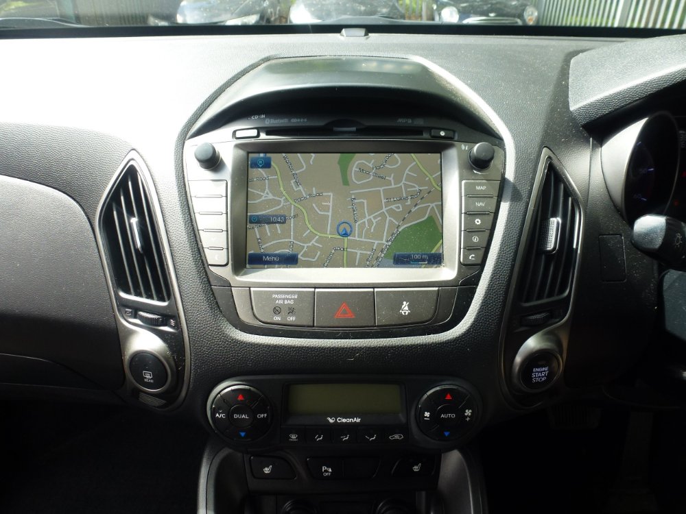 Hyundai ix35 2.0 CRDi Premium SUV 5dr Diesel Auto 4WD Euro 5 (134 bhp) - Image 15