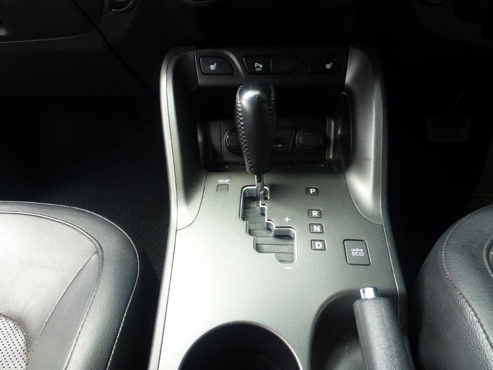 Hyundai ix35 2.0 CRDi Premium SUV 5dr Diesel Auto 4WD Euro 5 (134 bhp) - Image 16