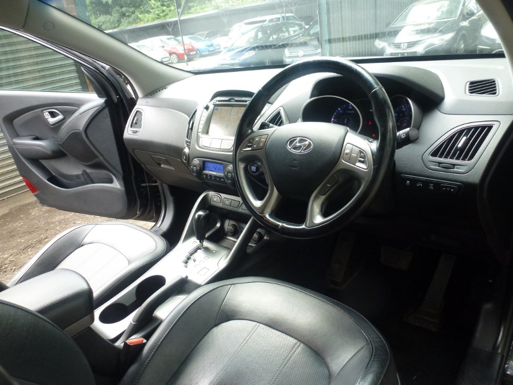 Hyundai ix35 2.0 CRDi Premium SUV 5dr Diesel Auto 4WD Euro 5 (134 bhp) - Image 18