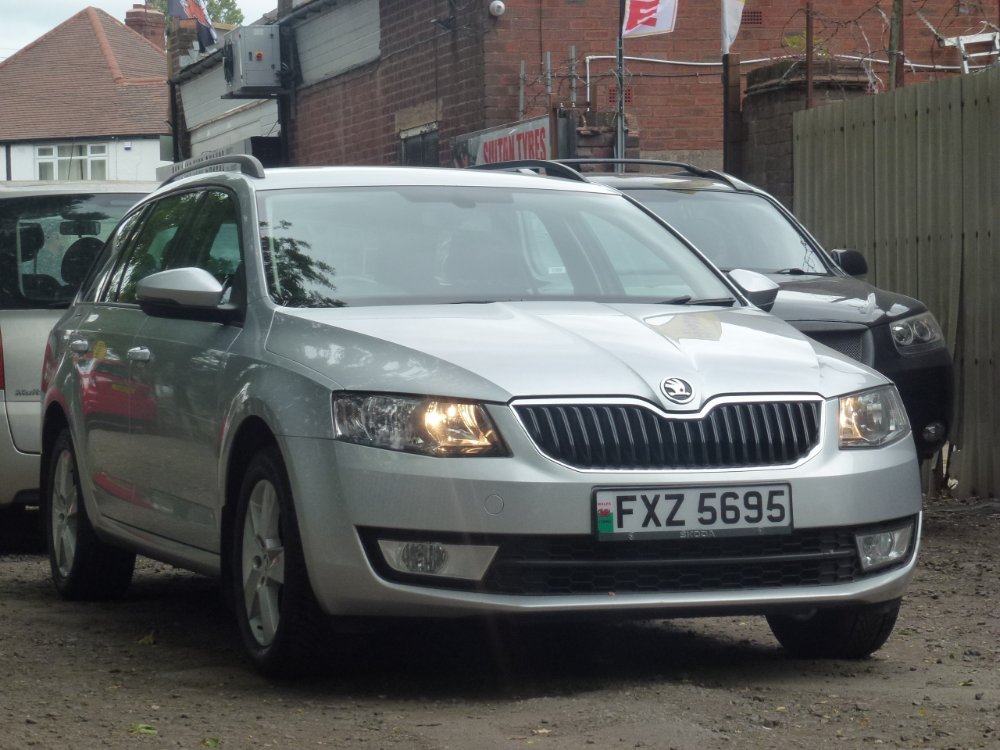 Skoda Octavia 1.2 TSI SE Estate 5dr Petrol Manual Euro 5 (s/s) (105 ps) - Image 2