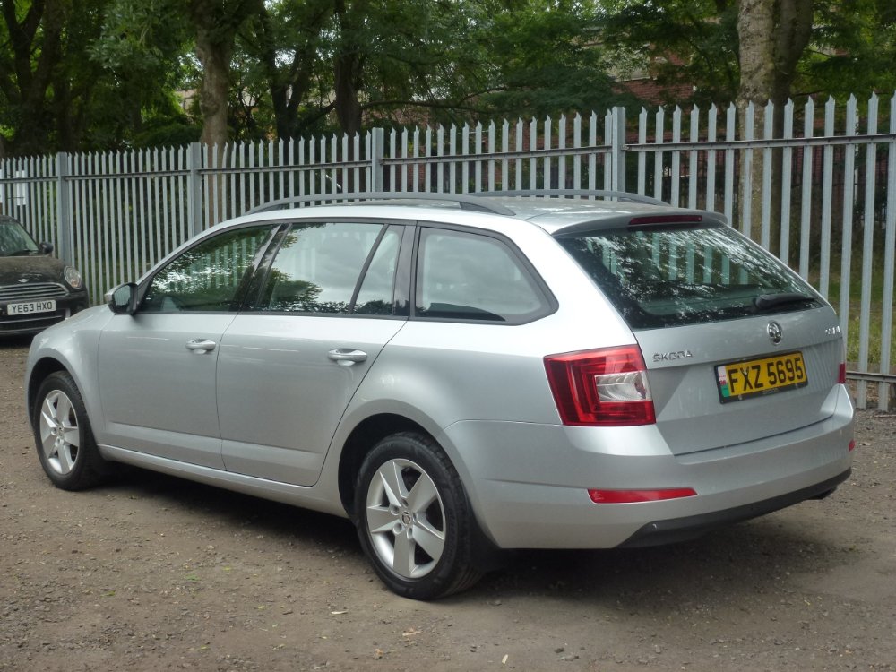 Skoda Octavia 1.2 TSI SE Estate 5dr Petrol Manual Euro 5 (s/s) (105 ps) - Image 3