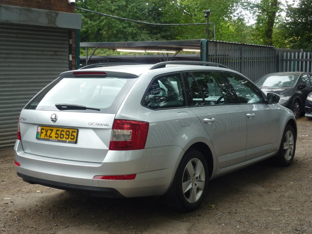 Skoda Octavia 1.2 TSI SE Estate 5dr Petrol Manual Euro 5 (s/s) (105 ps) - Image 4