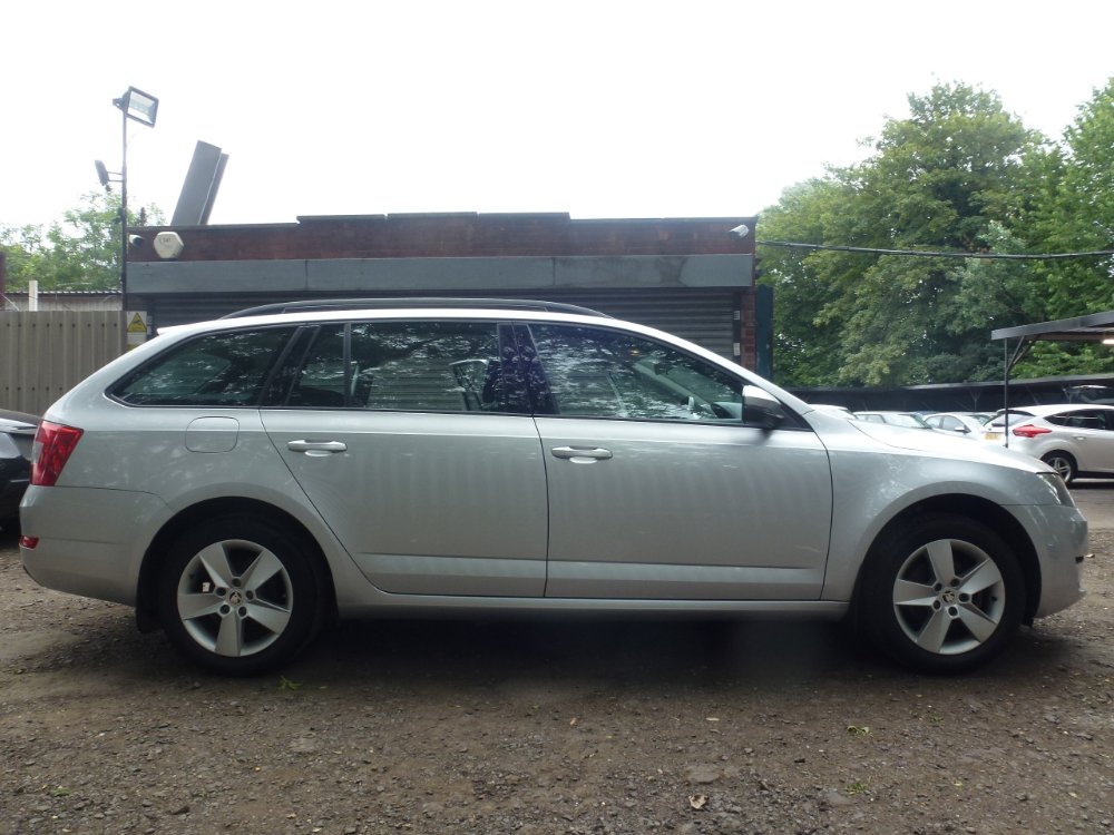 Skoda Octavia 1.2 TSI SE Estate 5dr Petrol Manual Euro 5 (s/s) (105 ps) - Image 8