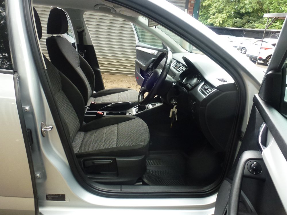 Skoda Octavia 1.2 TSI SE Estate 5dr Petrol Manual Euro 5 (s/s) (105 ps) - Image 9