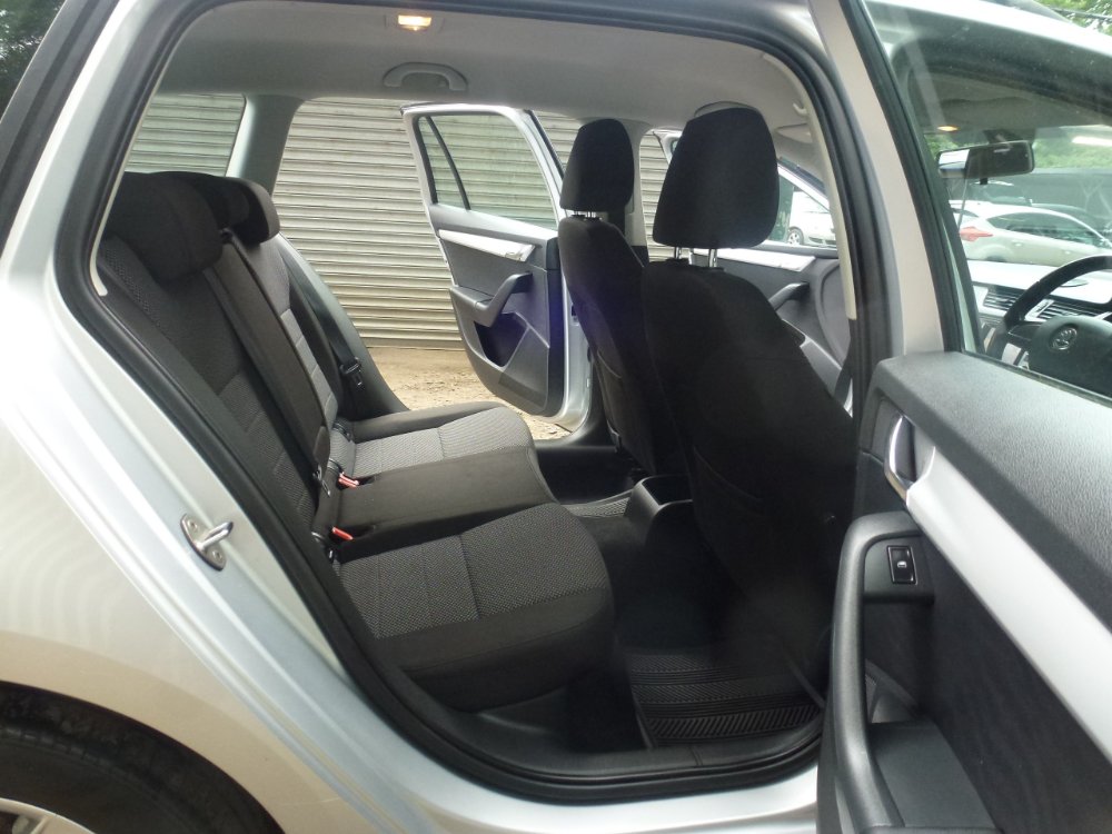 Skoda Octavia 1.2 TSI SE Estate 5dr Petrol Manual Euro 5 (s/s) (105 ps) - Image 10