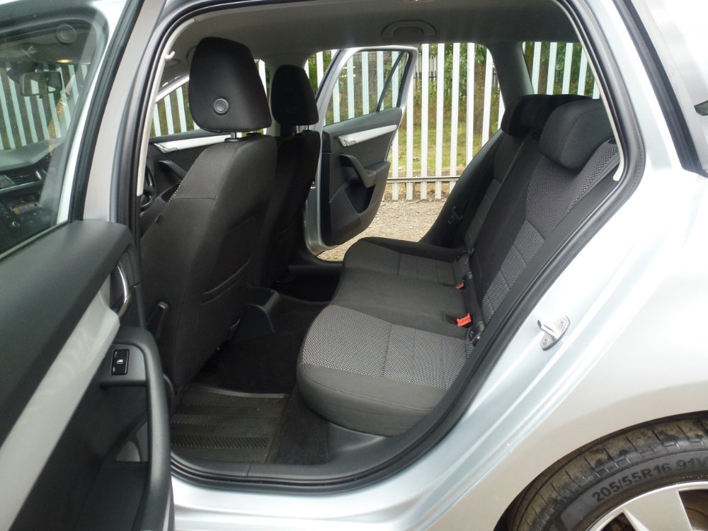 Skoda Octavia 1.2 TSI SE Estate 5dr Petrol Manual Euro 5 (s/s) (105 ps) - Image 12