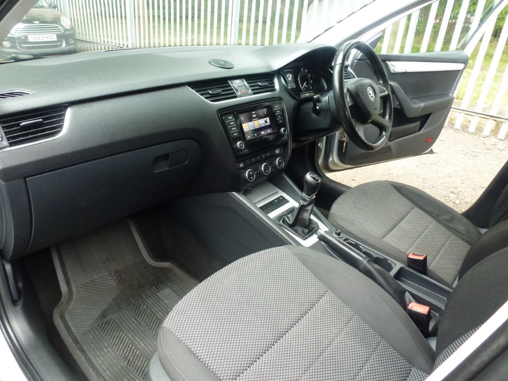 Skoda Octavia 1.2 TSI SE Estate 5dr Petrol Manual Euro 5 (s/s) (105 ps) - Image 17