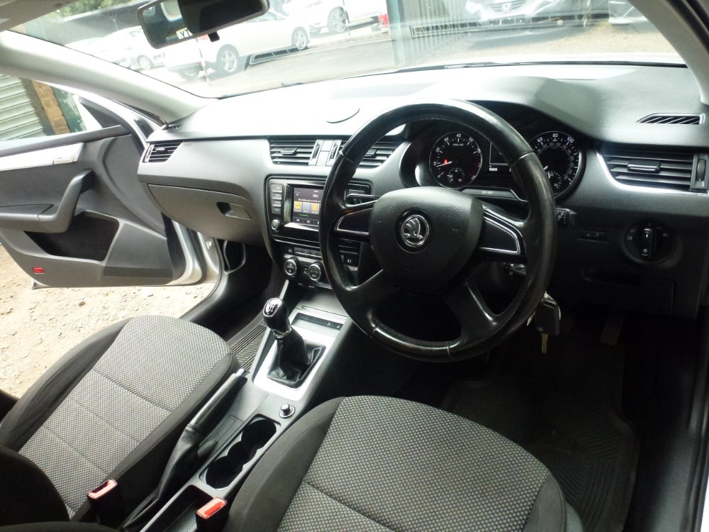 Skoda Octavia 1.2 TSI SE Estate 5dr Petrol Manual Euro 5 (s/s) (105 ps) - Image 18