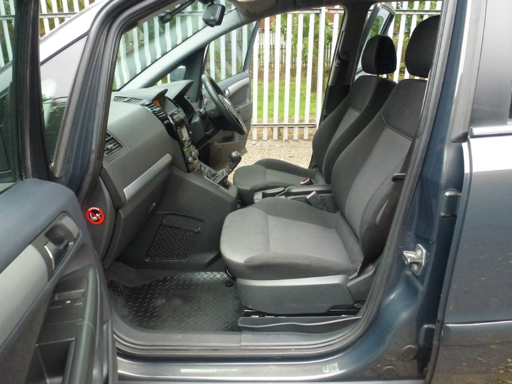Vauxhall Zafira 1.7 CDTi ecoFLEX Design MPV 5dr Diesel Manual Euro 5 (SNav) (110 ps) - Image 11