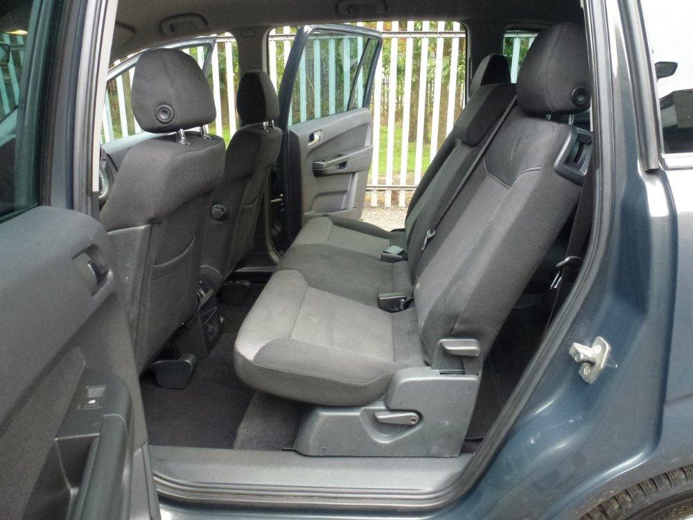 Vauxhall Zafira 1.7 CDTi ecoFLEX Design MPV 5dr Diesel Manual Euro 5 (SNav) (110 ps) - Image 12
