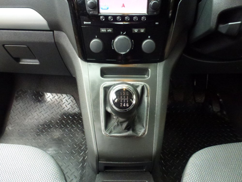 Vauxhall Zafira 1.7 CDTi ecoFLEX Design MPV 5dr Diesel Manual Euro 5 (SNav) (110 ps) - Image 16