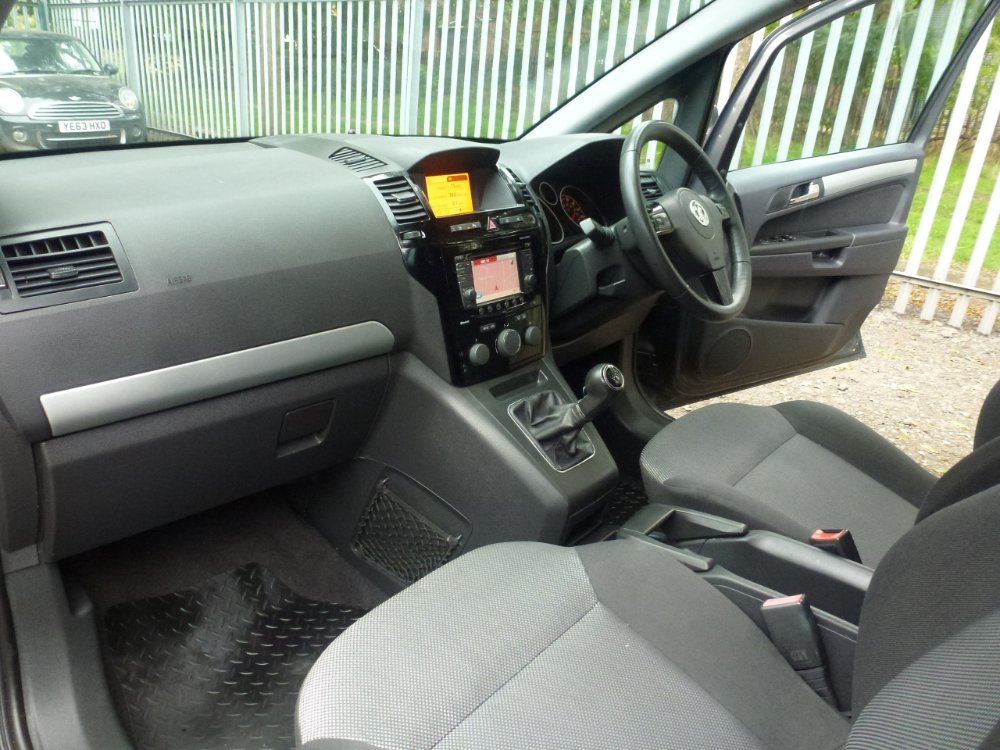 Vauxhall Zafira 1.7 CDTi ecoFLEX Design MPV 5dr Diesel Manual Euro 5 (SNav) (110 ps) - Image 17