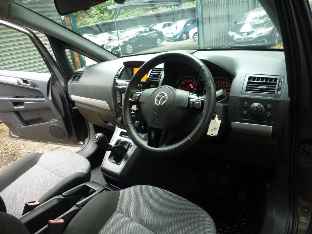 Vauxhall Zafira 1.7 CDTi ecoFLEX Design MPV 5dr Diesel Manual Euro 5 (SNav) (110 ps) - Image 18