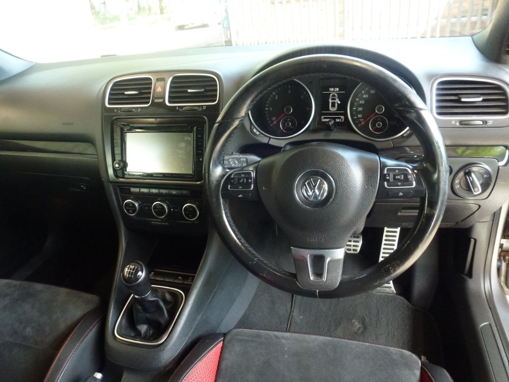 Volkswagen Golf 2.0 TDI BlueMotion Tech GT Cabriolet 2dr Diesel Manual Euro 5 (s/s) (140 ps) - Image 6