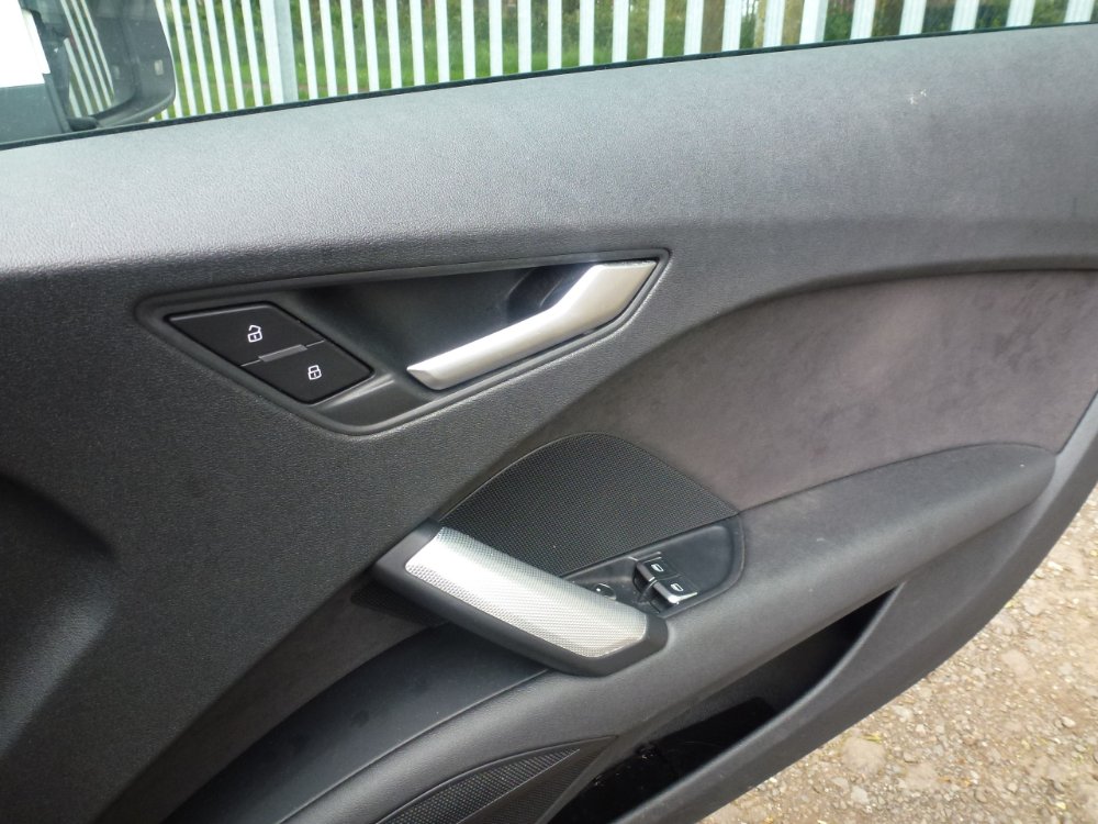 Audi TT 1.8 TFSI Sport Roadster 2dr Petrol Manual Euro 6 (s/s) (180 ps) - Image 17