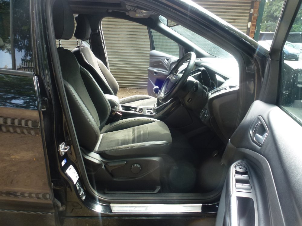 Ford Kuga 2.0 TDCi EcoBlue ST-Line SUV 5dr Diesel Manual AWD Euro 6 (s/s) (180 ps) - Image 9