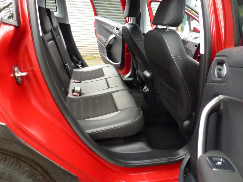 Peugeot 2008 1.2 PureTech Allure 5dr - Image 10