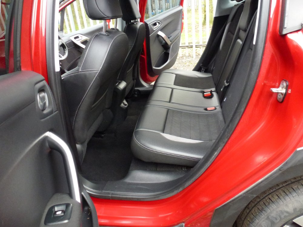 Peugeot 2008 1.2 PureTech Allure 5dr - Image 12
