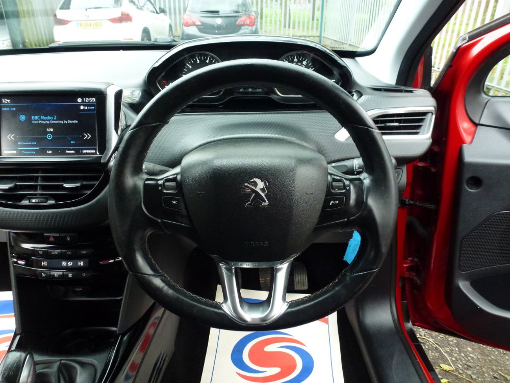Peugeot 2008 1.2 PureTech Allure 5dr - Image 13