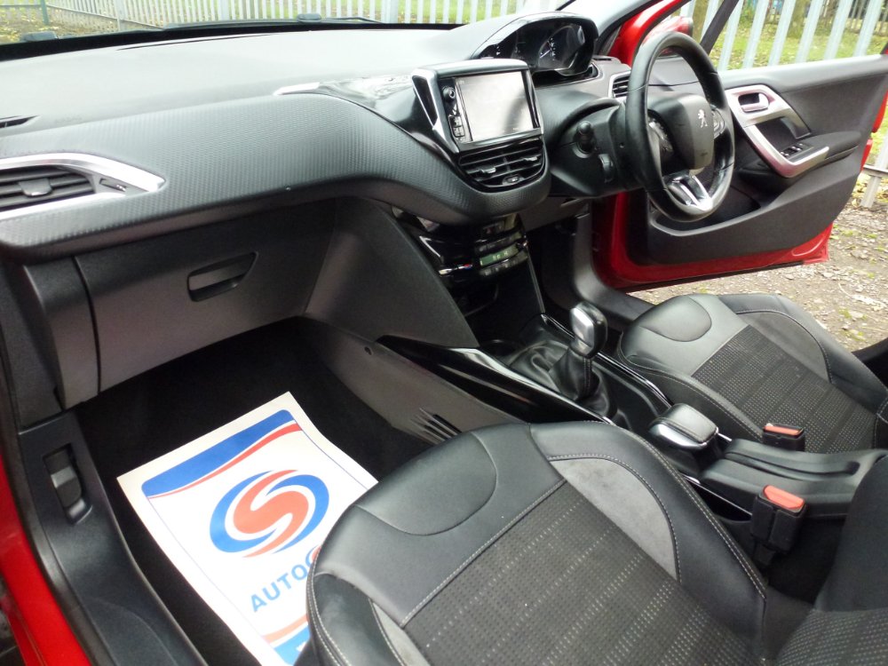 Peugeot 2008 1.2 PureTech Allure 5dr - Image 17