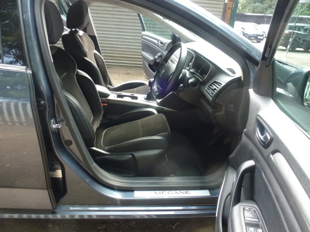Renault Megane 1.5 dCi Dynamique Nav Hatchback 5dr Diesel Manual Euro 6 (s/s) (110 ps) - Image 9