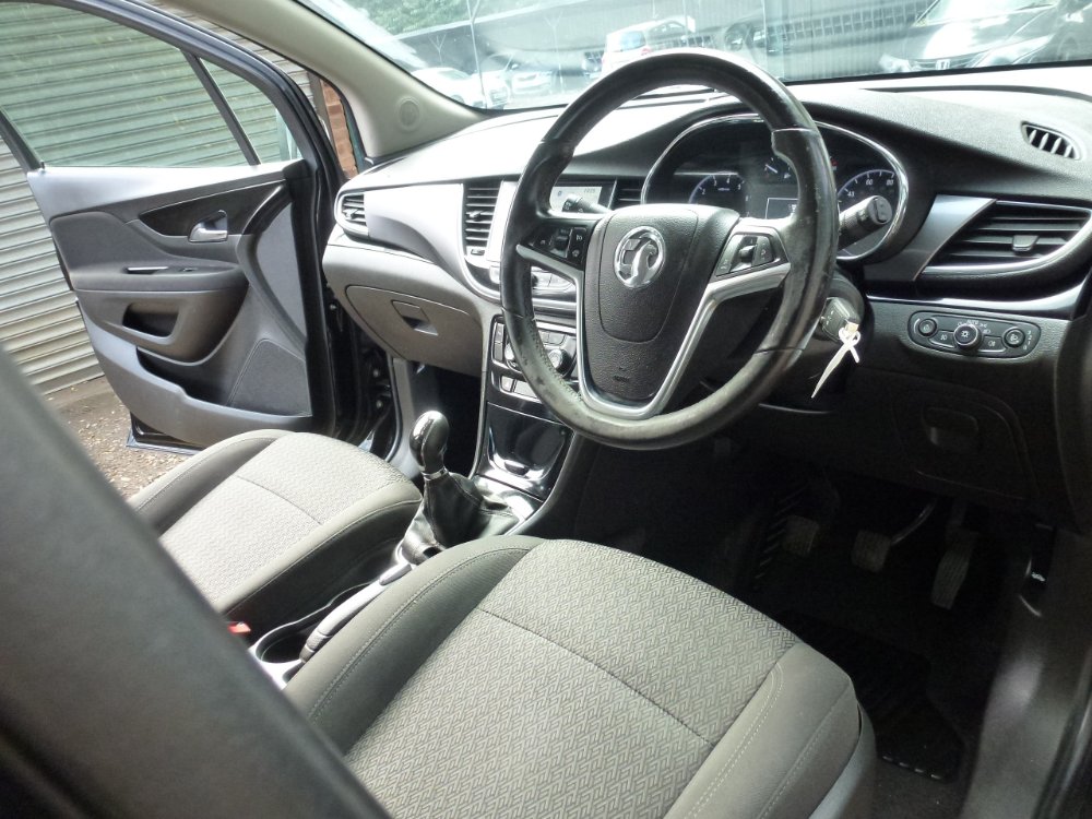 Vauxhall Mokka X 1.4i Turbo Design Nav SUV 5dr Petrol Manual Euro 6 (s/s) (140 ps) - Image 17