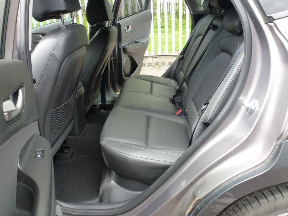 Hyundai Kona 1.0 T-GDi Blue Drive Premium SE SUV 5dr Petrol Manual Euro 6 (s/s) (120 ps) - Image 12