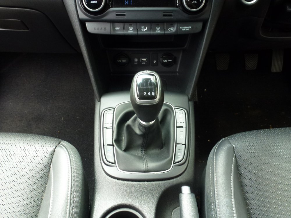 Hyundai Kona 1.0 T-GDi Blue Drive Premium SE SUV 5dr Petrol Manual Euro 6 (s/s) (120 ps) - Image 16