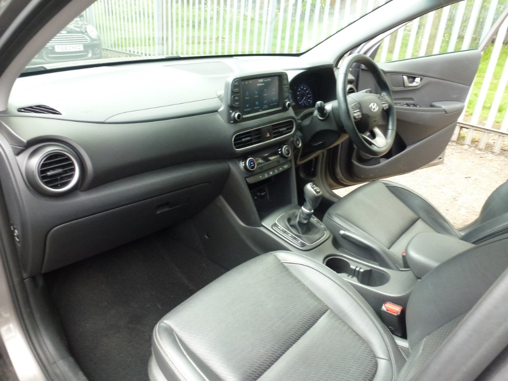 Hyundai Kona 1.0 T-GDi Blue Drive Premium SE SUV 5dr Petrol Manual Euro 6 (s/s) (120 ps) - Image 17