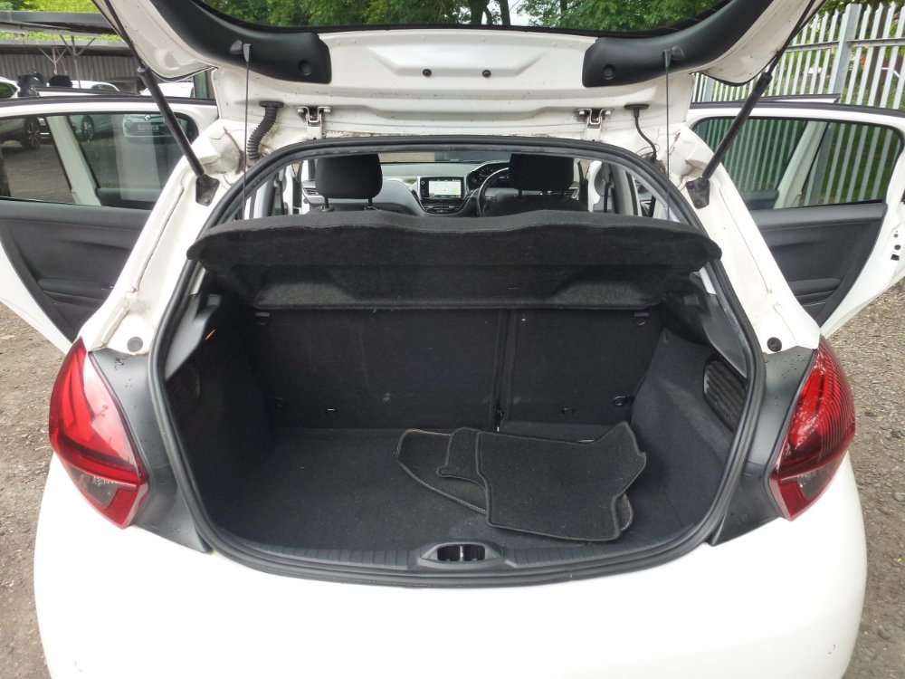 Peugeot 208 1.5 BlueHDi Tech Edition Hatchback 5dr Diesel Manual Euro 6 (s/s) (100 ps) - Image 6