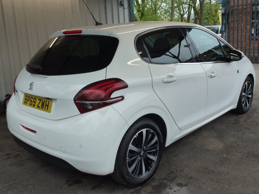 Peugeot 208 1.5 BlueHDi Tech Edition Hatchback 5dr Diesel Manual Euro 6 (s/s) (100 ps) - Image 7