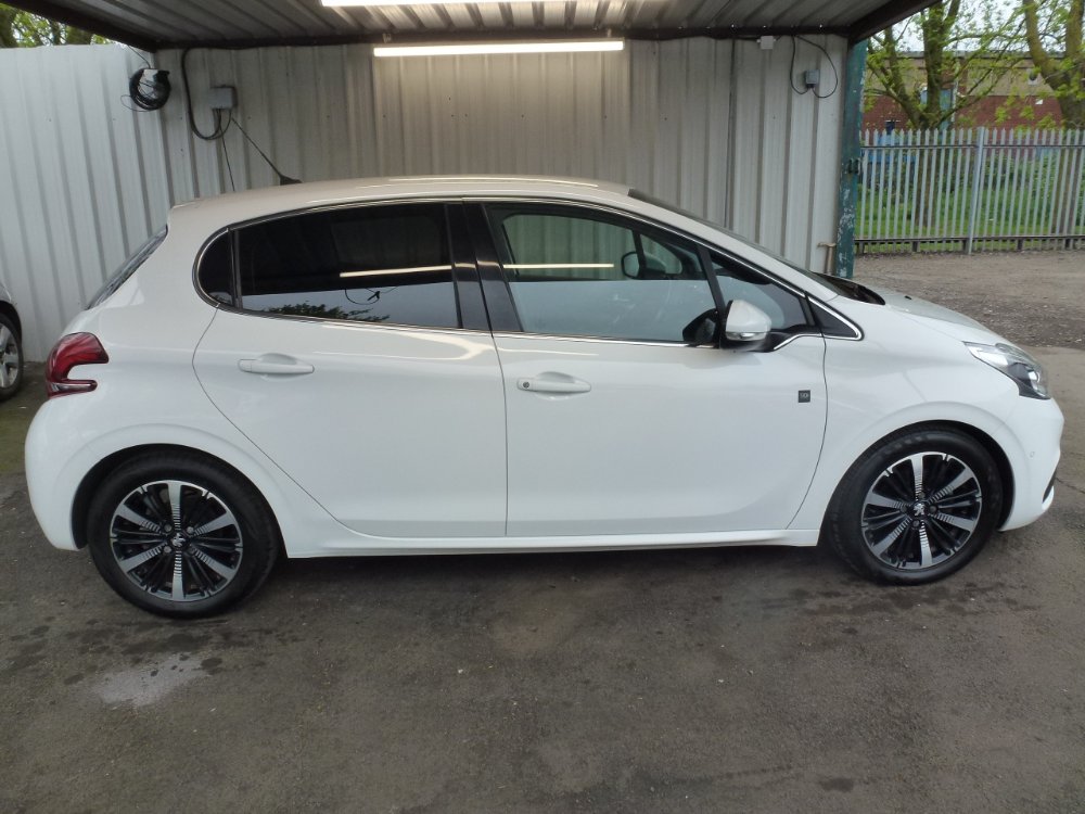Peugeot 208 1.5 BlueHDi Tech Edition Hatchback 5dr Diesel Manual Euro 6 (s/s) (100 ps) - Image 8