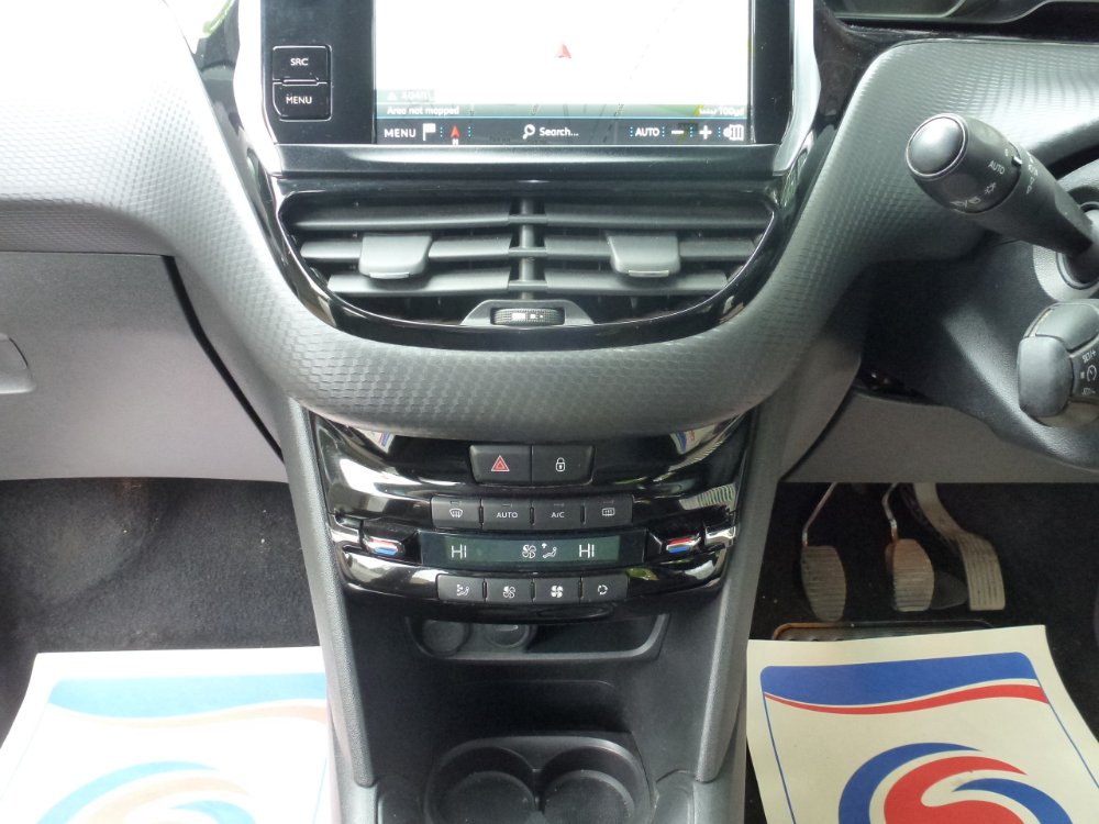 Peugeot 208 1.5 BlueHDi Tech Edition Hatchback 5dr Diesel Manual Euro 6 (s/s) (100 ps) - Image 14
