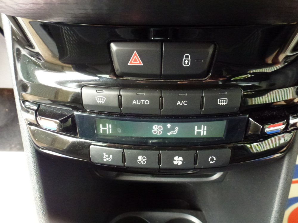 Peugeot 208 1.5 BlueHDi Tech Edition Hatchback 5dr Diesel Manual Euro 6 (s/s) (100 ps) - Image 18