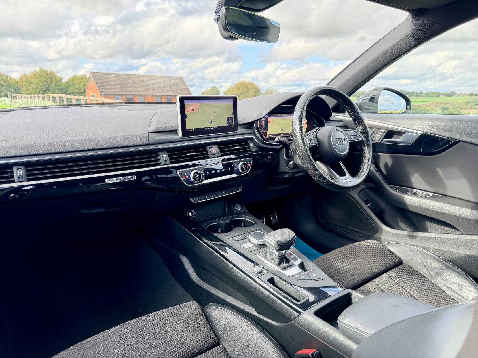 Audi A4 Avant - Image 12