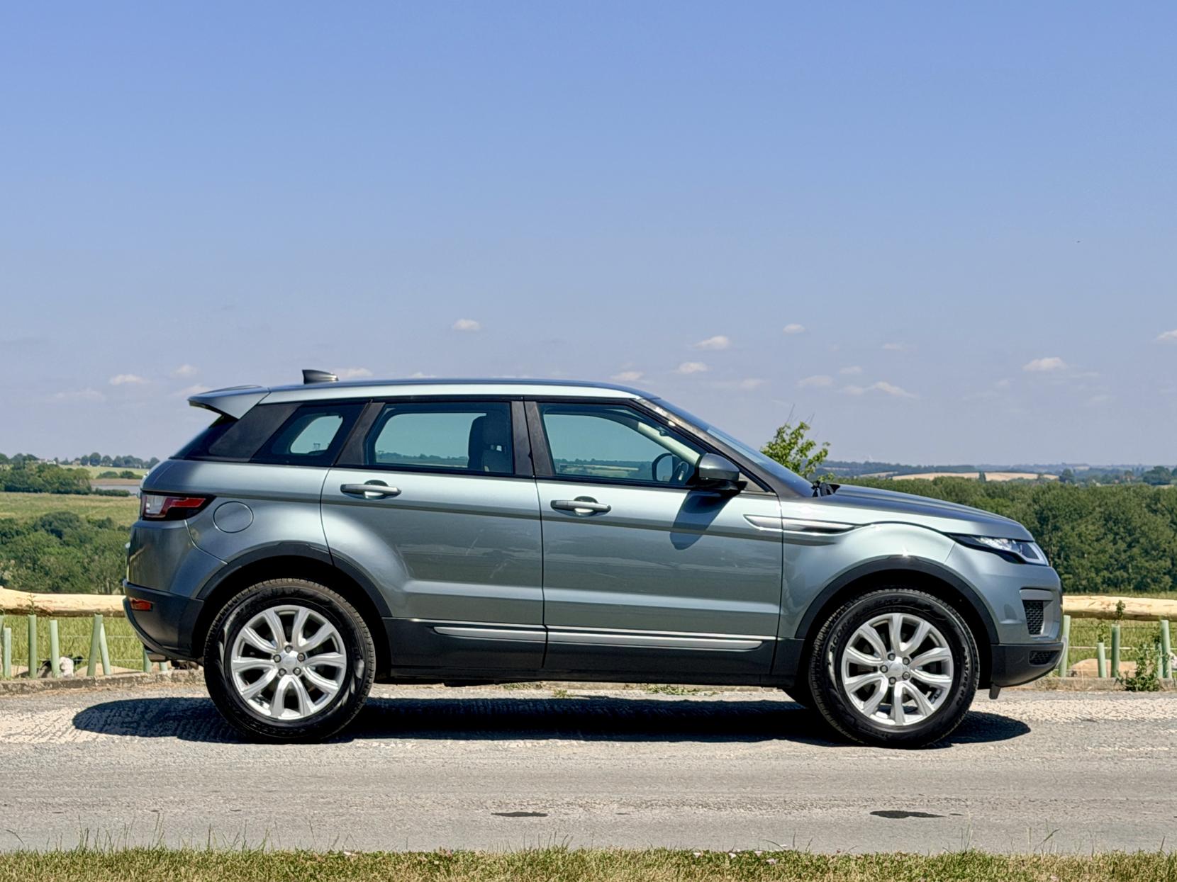 Land Rover Range Rover Evoque - Image 2