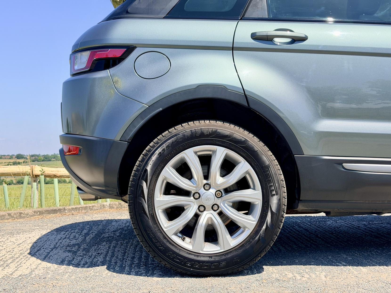 Land Rover Range Rover Evoque - Image 9
