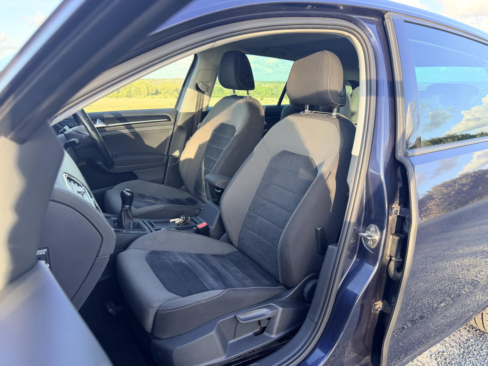 Volkswagen Golf - Image 9