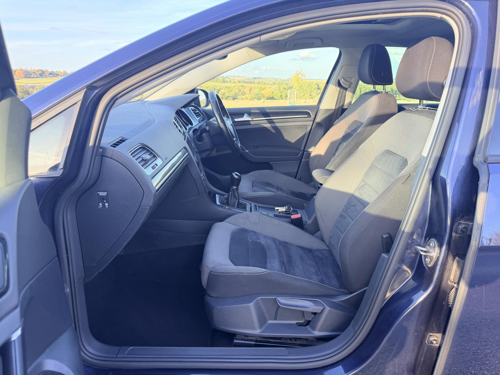 Volkswagen Golf - Image 10