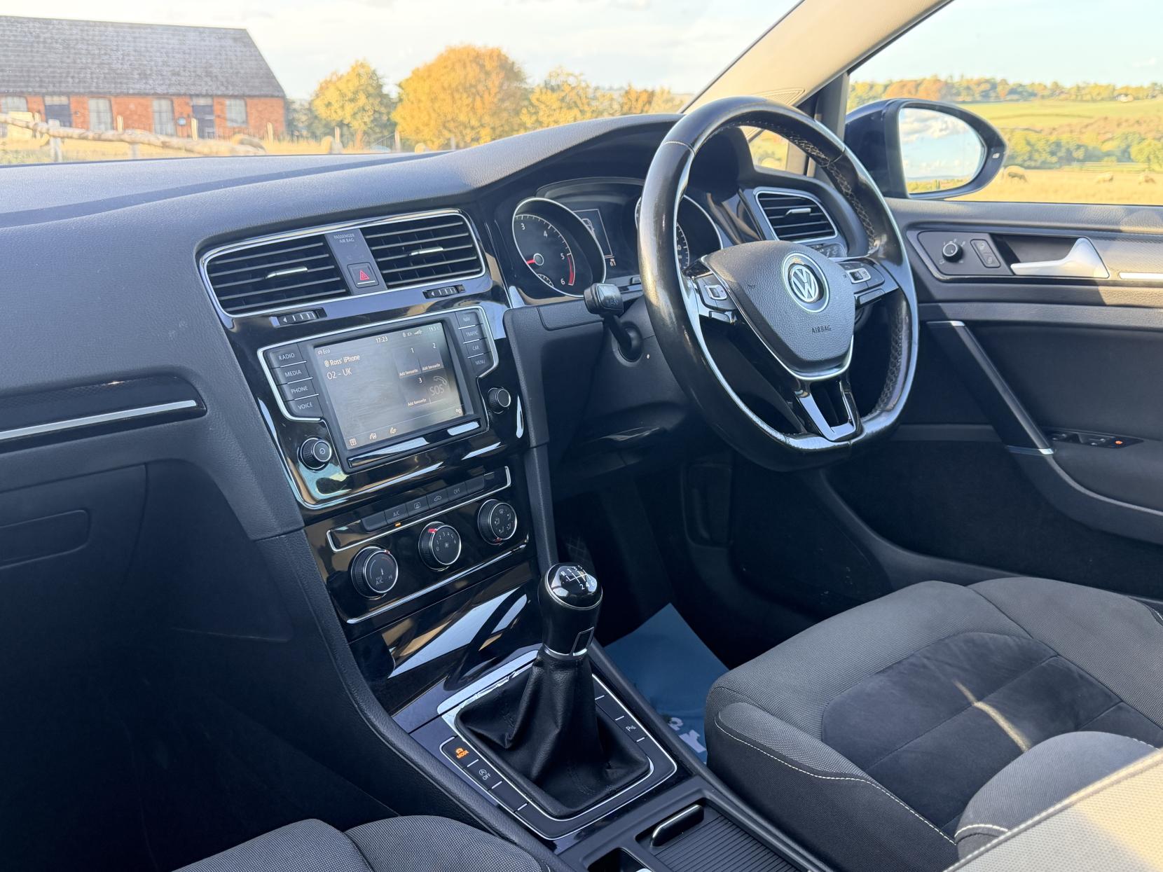 Volkswagen Golf - Image 13