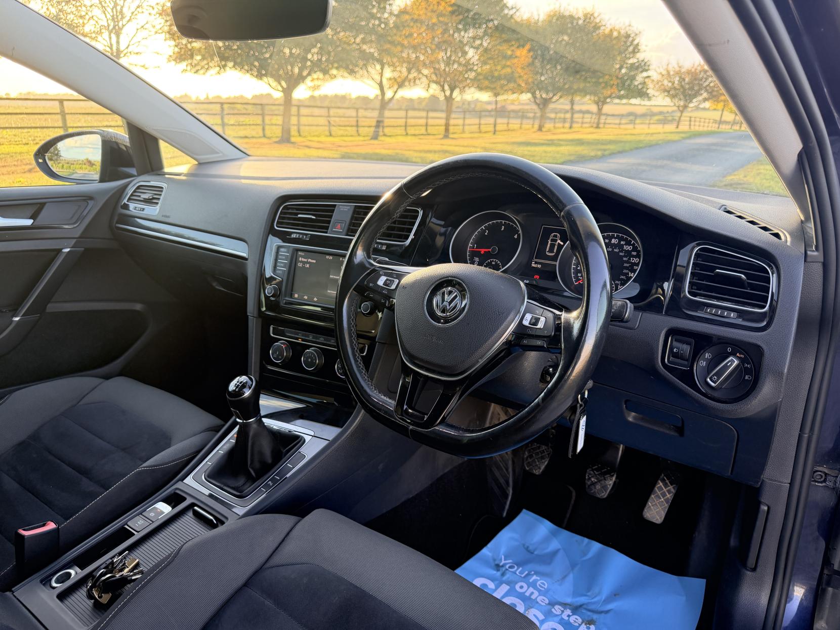 Volkswagen Golf - Image 14