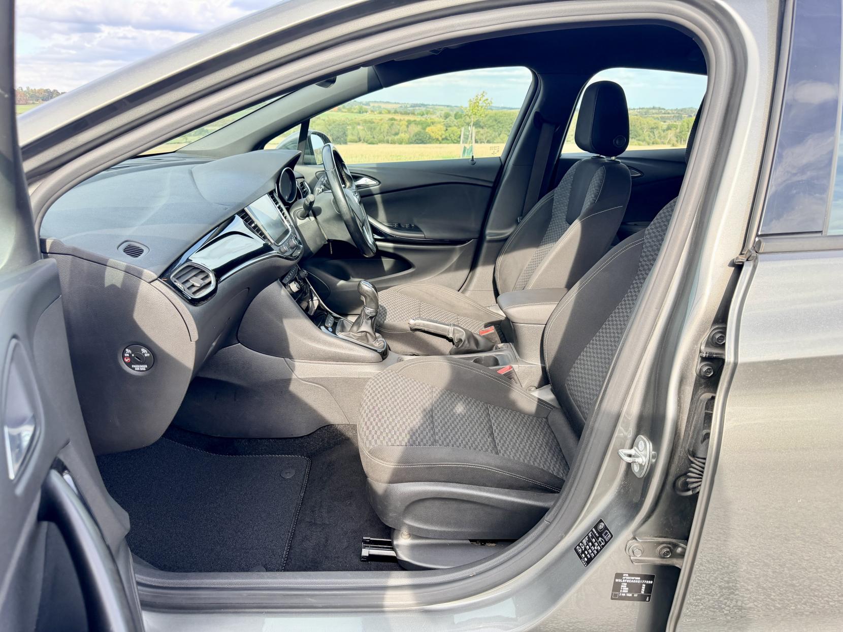 Vauxhall Astra - Image 13