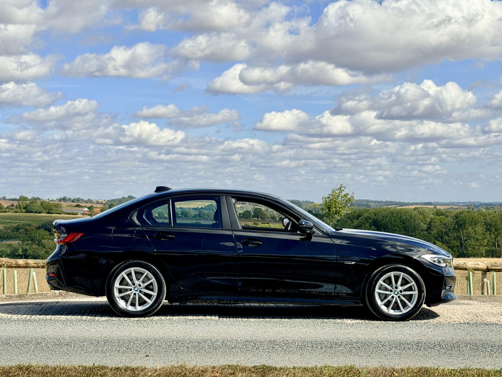 Bmw 3 Series - Image 2