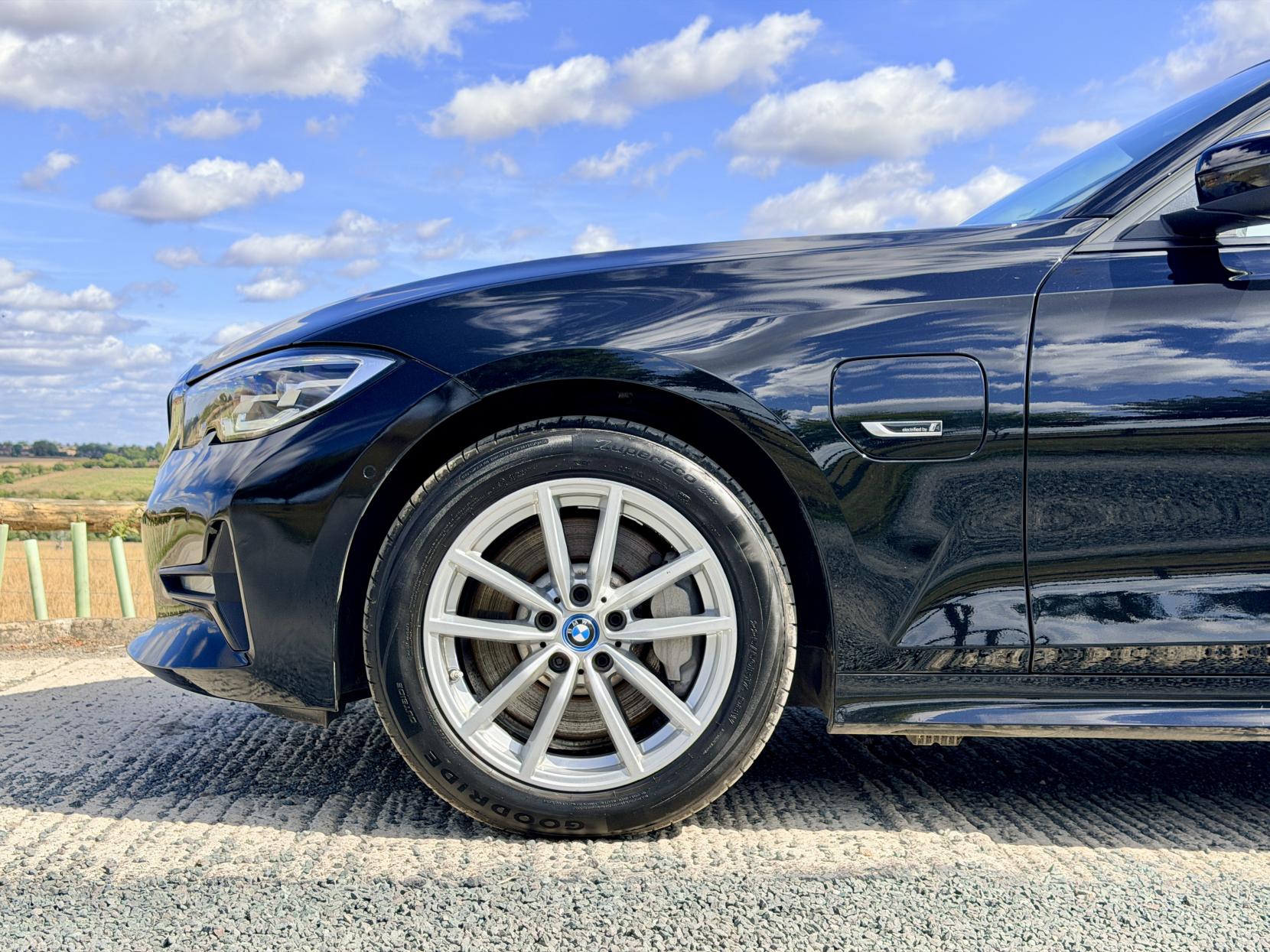 Bmw 3 Series - Image 10